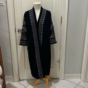 Elegant embroidered black velvet duster